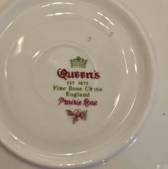 Vintage "Prairie Rose" cup and saucer by Queen's England. - Picture 8 of 8